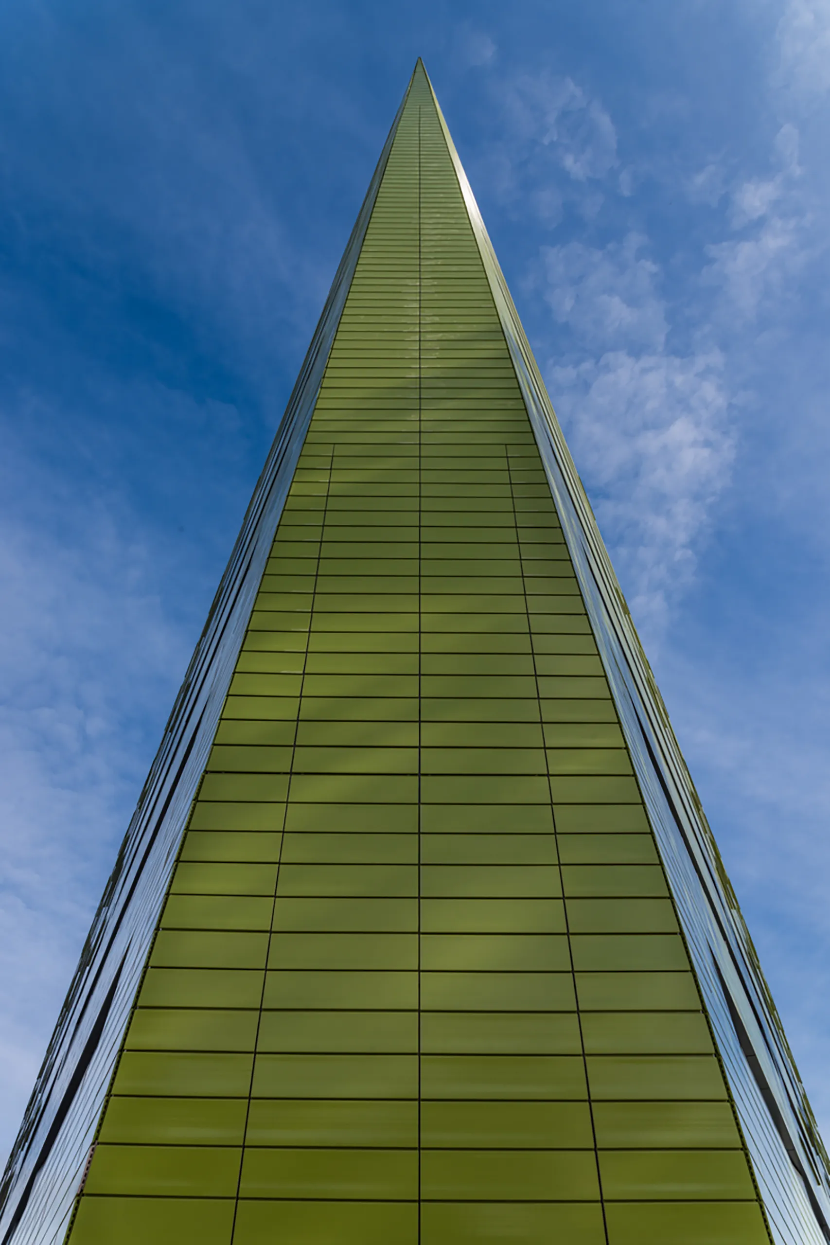 Verde Newcastle, side view